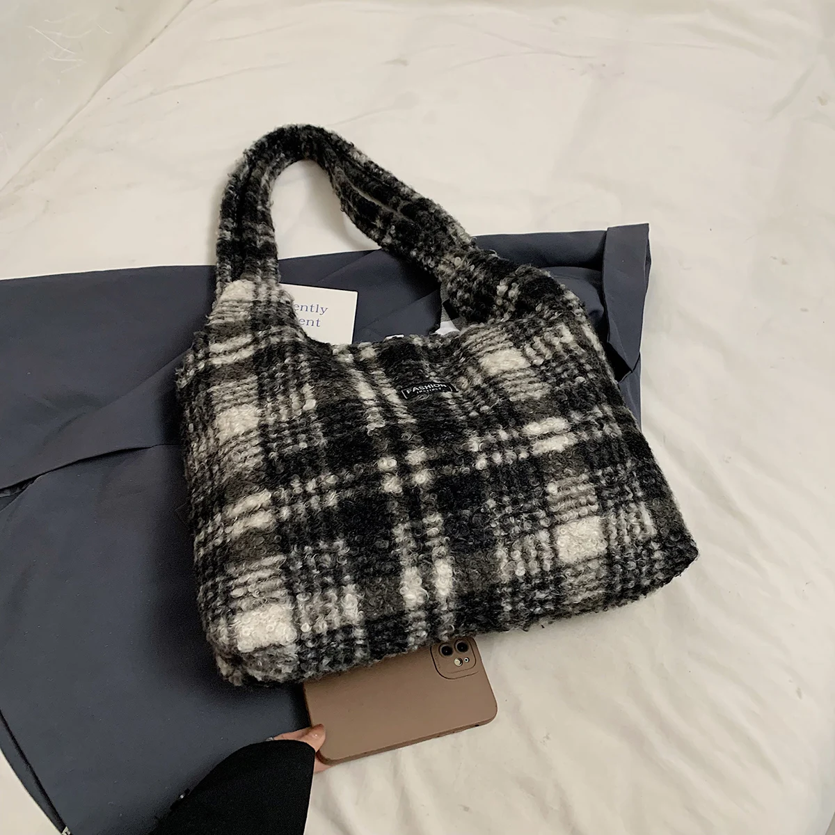 Simple Casual Outdoor Commuting Storage Bags New Fashion Trendy Versatile Women\'s Plaid Single Shoulder Tote Bags
