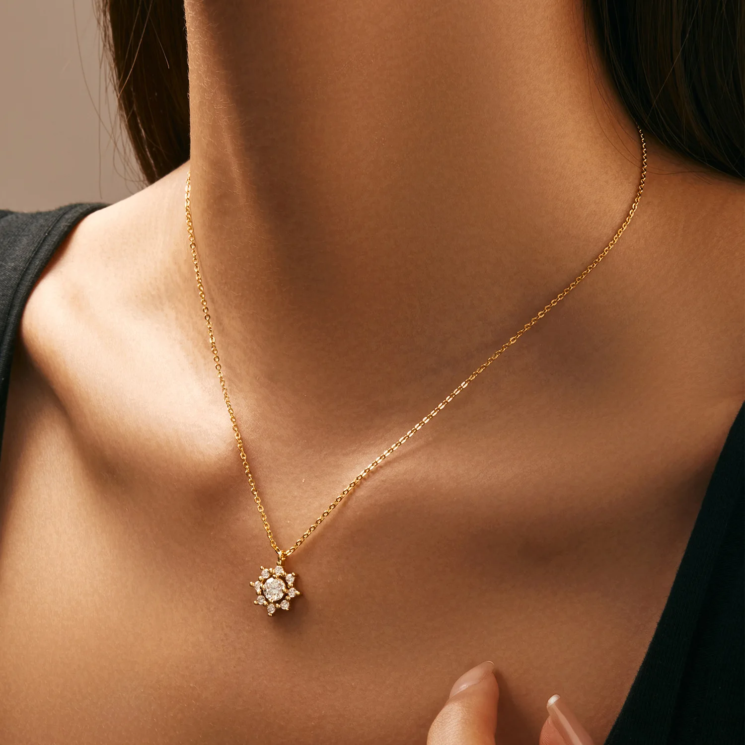 MiQiao CMA Super Flash Snowflake Pendant Mossan Diamond S925 Sterling Silver Superior Sense K Gold Colour Collarbone Chain Women