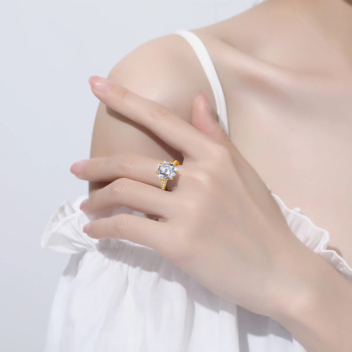 Gelbgold 4ct Moissanit-Ring mit Zertifikat für Damen, Brillantschliff, besteht den Diamanttester, luxuriöser Hochzeitsschmuck, Top-Qualität – Detail 6