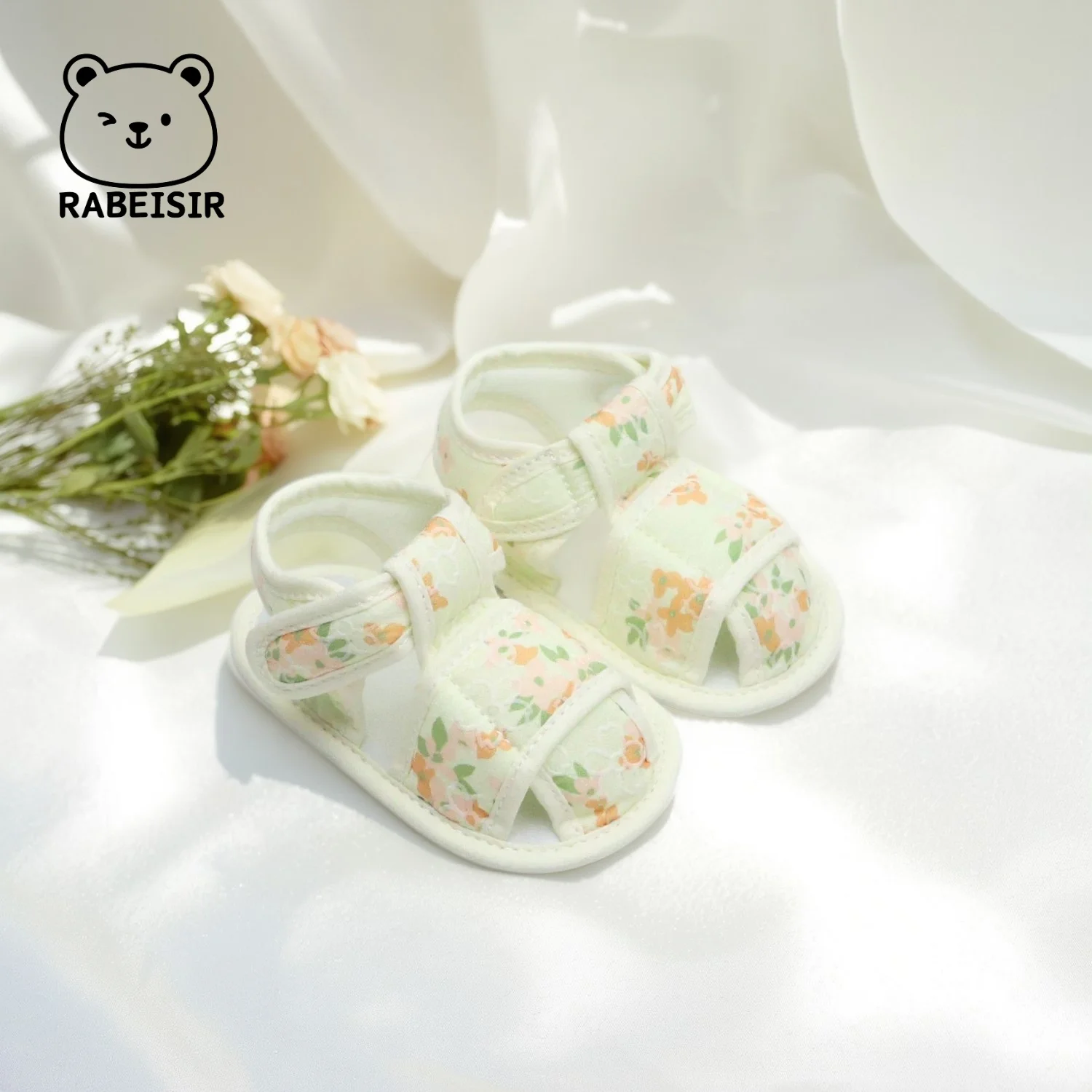 أحذية للأطفال الصغار، صنادل ما قبل الخطوات للفتيات الصغيرات، لون الحلوى، تصميم زهور صغيرة، خفيفة الوزن ومسامية، مناسبة للارتداء اليومي وملابس الحفلات، يمكن ارتداؤها في جميع الفصول