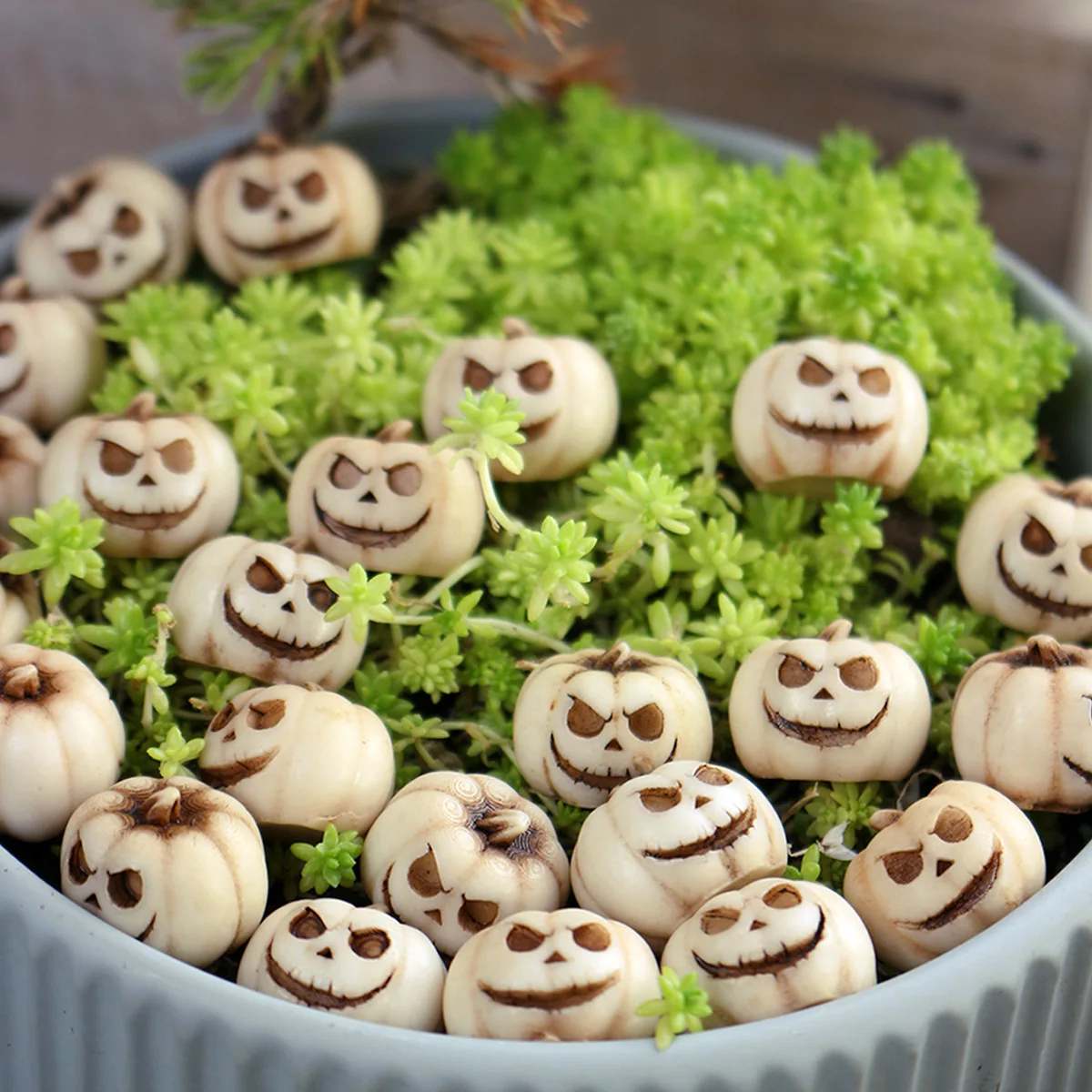 

‌20-Piece Halloween Pumpkin Stone Set - Spooky Garden Decor for Party & Pathway‌