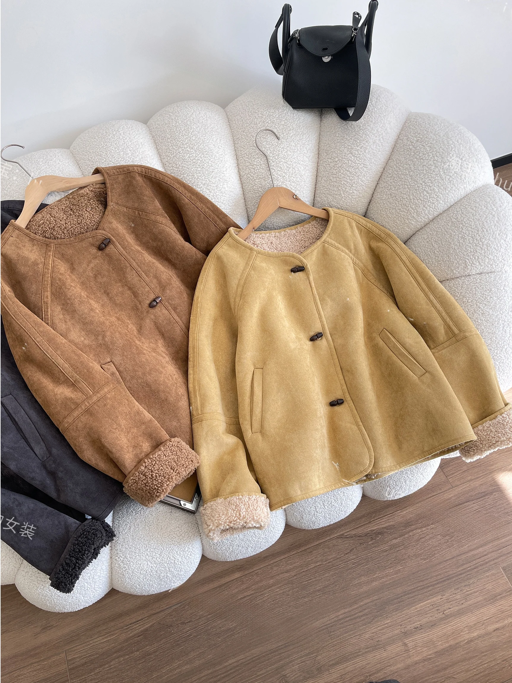 

Мягкое замшевое пальто из ягненка с коровьим рогом и пуговицами, круглое свободное корейское хлопковое пальто на подкладке, женское зимнее новое поступление