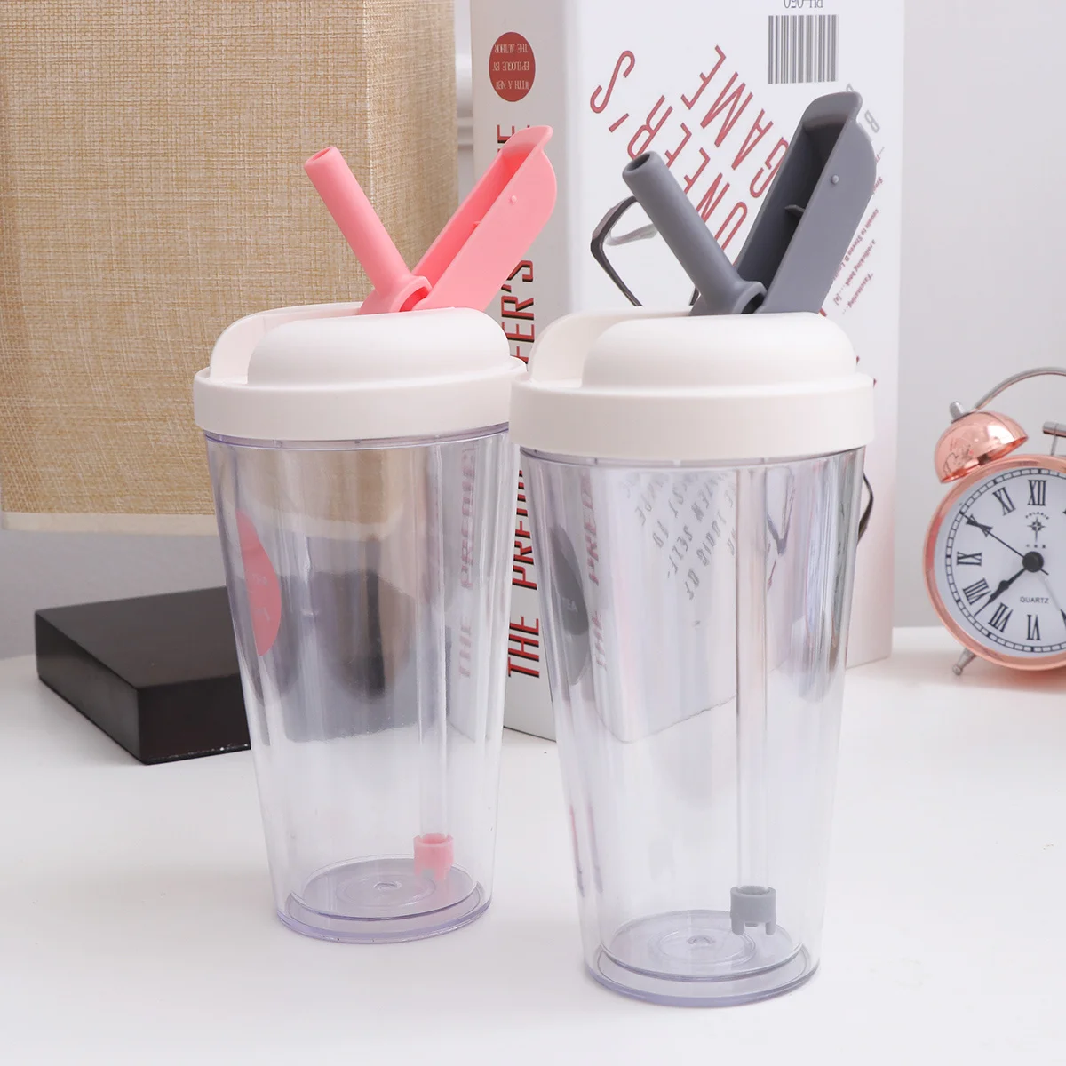 

Double-layer Plastic Water Cup Leak Proof Drinking Bottle Light Grey with Straw