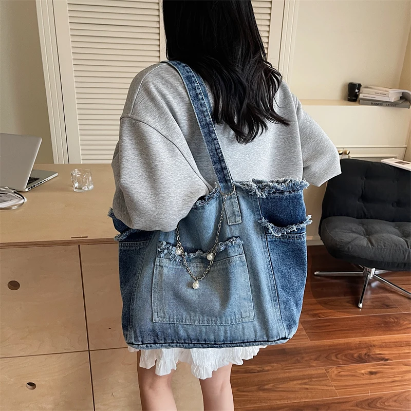 

Chic Women's Shoulder Bag - Premium Soft Denim, Multi-Pocket Design, Chain Deco & Large Capacity for Daily Use, Weekend Outings