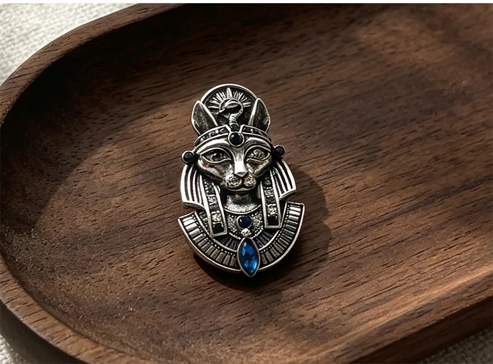 Vintage Egyptian Best Cat God Brooch, Distressed Niche Personalized Lapel Pin for Suits and Coats Accessories