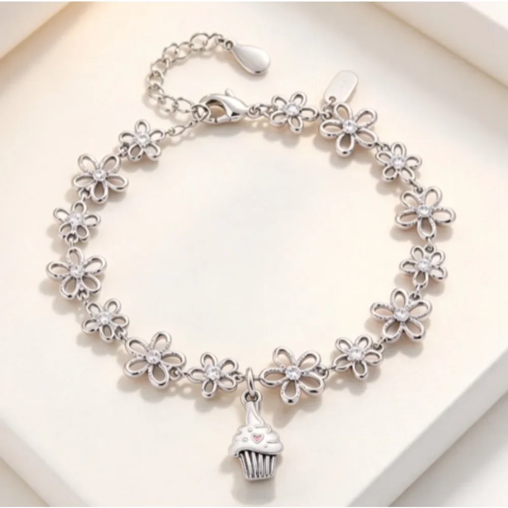 S925 Sterling Silver Vintage Hollow Flower‑Chain Charm Bracelet for Women, Cupcake Heart Family Inspirational Letter Tag Charms, Retro Fashion Silver Jewelry, Ideal Gift for Ladies