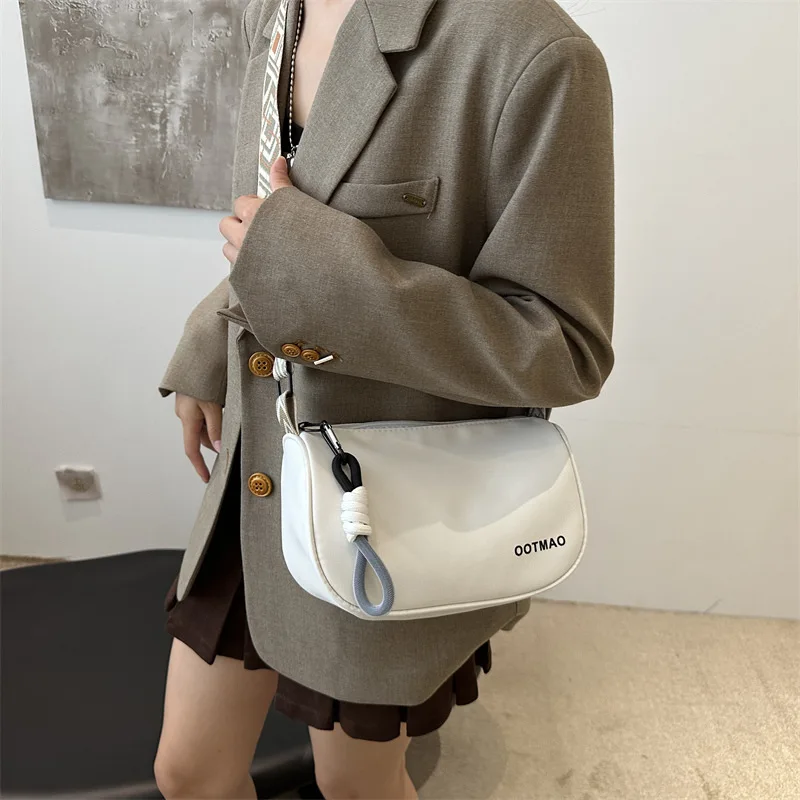 ​ ​ 2025 جديد إمرأة واسعة حزام دلو حقيبة عادية Crossbody محفظة الحد الأدنى حقيبة كتف موضة تحت الإبط المتشرد الخريف الشتاء ​