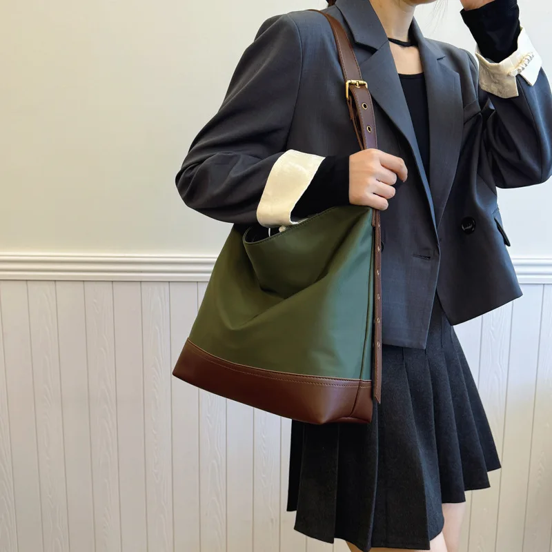 

Fashion Casual Tote Bag Women's 2025 New Retro Trend Versatile Large-capacity Shoulder Bag Commuter Women's Bag