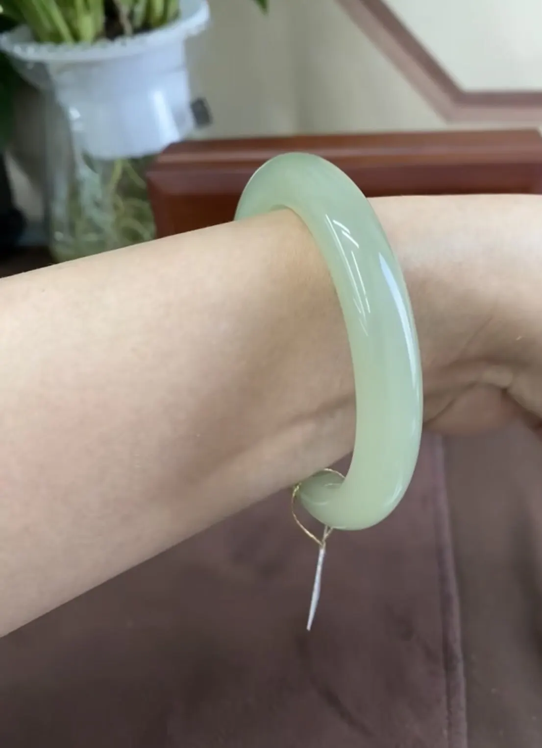 

Браслет из мьянманского жадеита с эффектом чистой воды, натуральный нефрит, браслет из сине-белого нефрита, тонкая полоска на фоне льда.