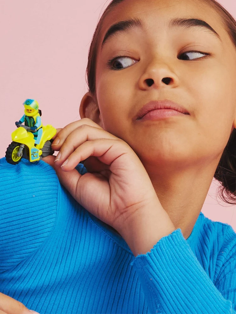 LEGO City – vélo de cascade pour garçons et filles, jouet à volant, pour faire des sauts et des tours, 60358