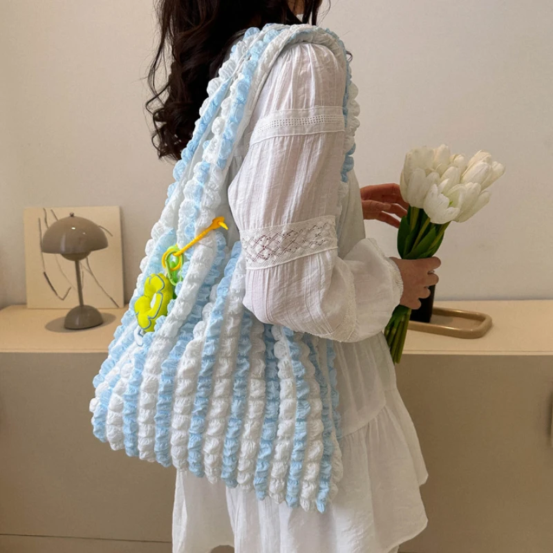 

Quilted Padded Crossbody Bag for Women Pleated Bubbles Cloud Shoulder Bags Large Tote Bucket Designer Bag Ruched Handbags 2023