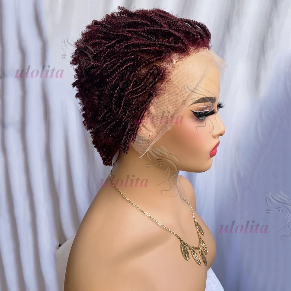 Premium 13x4 Lace Front Kurze Caterpillar Lockige Echthaarperücke in Naturfarbe aus brasilianischem Remy-Haar, geeignet für den täglichen Gebrauch von Frauen. – Detail 14