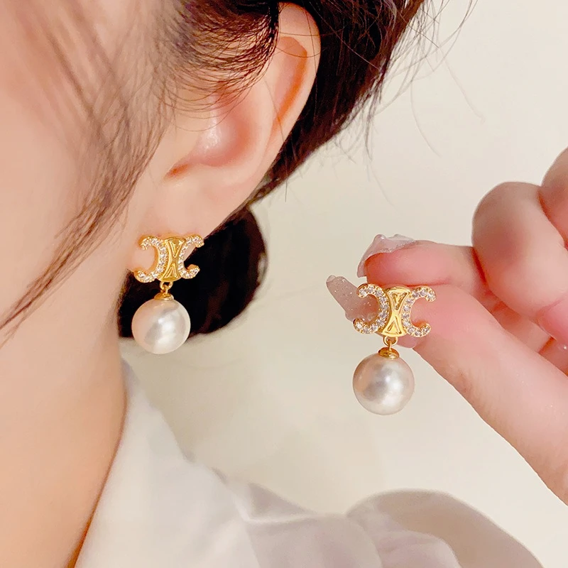 

European and American Style Fashionable Earrings, High-end Light Luxury Retro Niche Design, Banquet and Party Earrings for Women