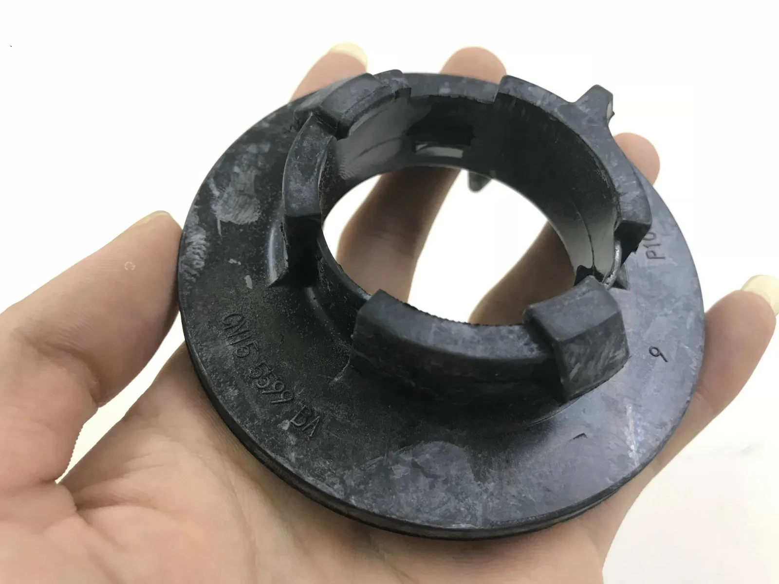 Almohadilla De Goma Para Resorte Trasero (2 Piezas) – Compatible Con B-Max, Fiesta VI/VII Y Ecosport – Números OE 1531725 Y 2037363