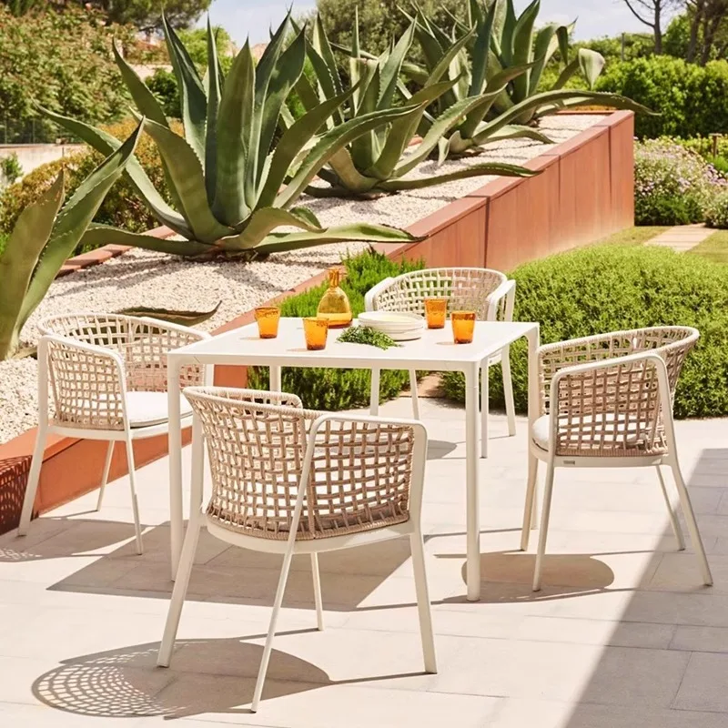 

Уличный набор столов и стульев для двора, открытой кафе, балкона, стул из ротанга для отдыха, дизайнерский садовый ротанг Fu