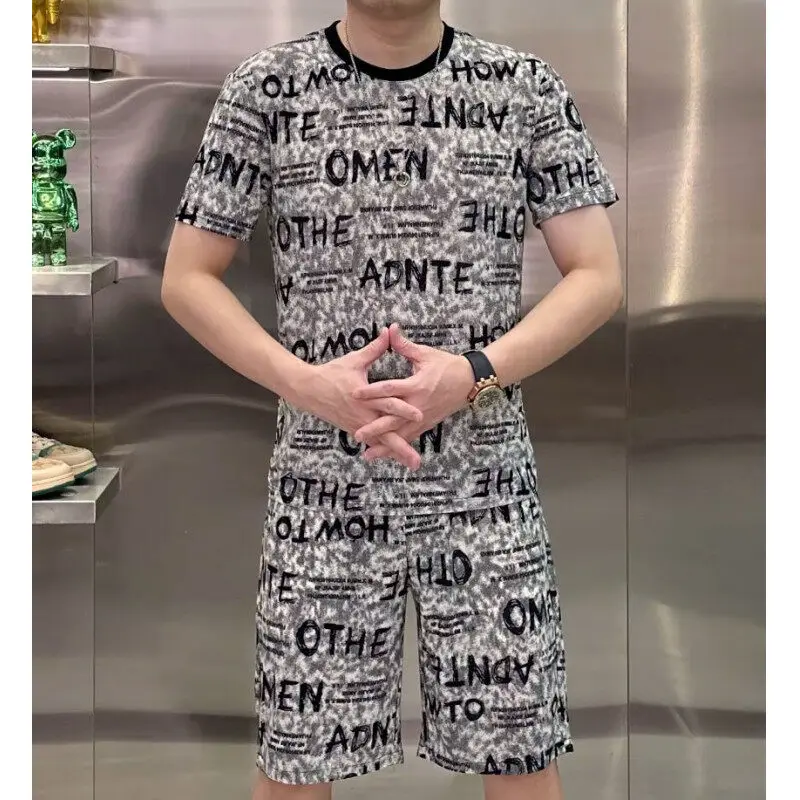 

Модные мужские комплекты с короткими рукавами, лето 2021, повседневные футболки, шорты, уличная одежда, свободный топ с буквенным принтом, комплект из двух предметов