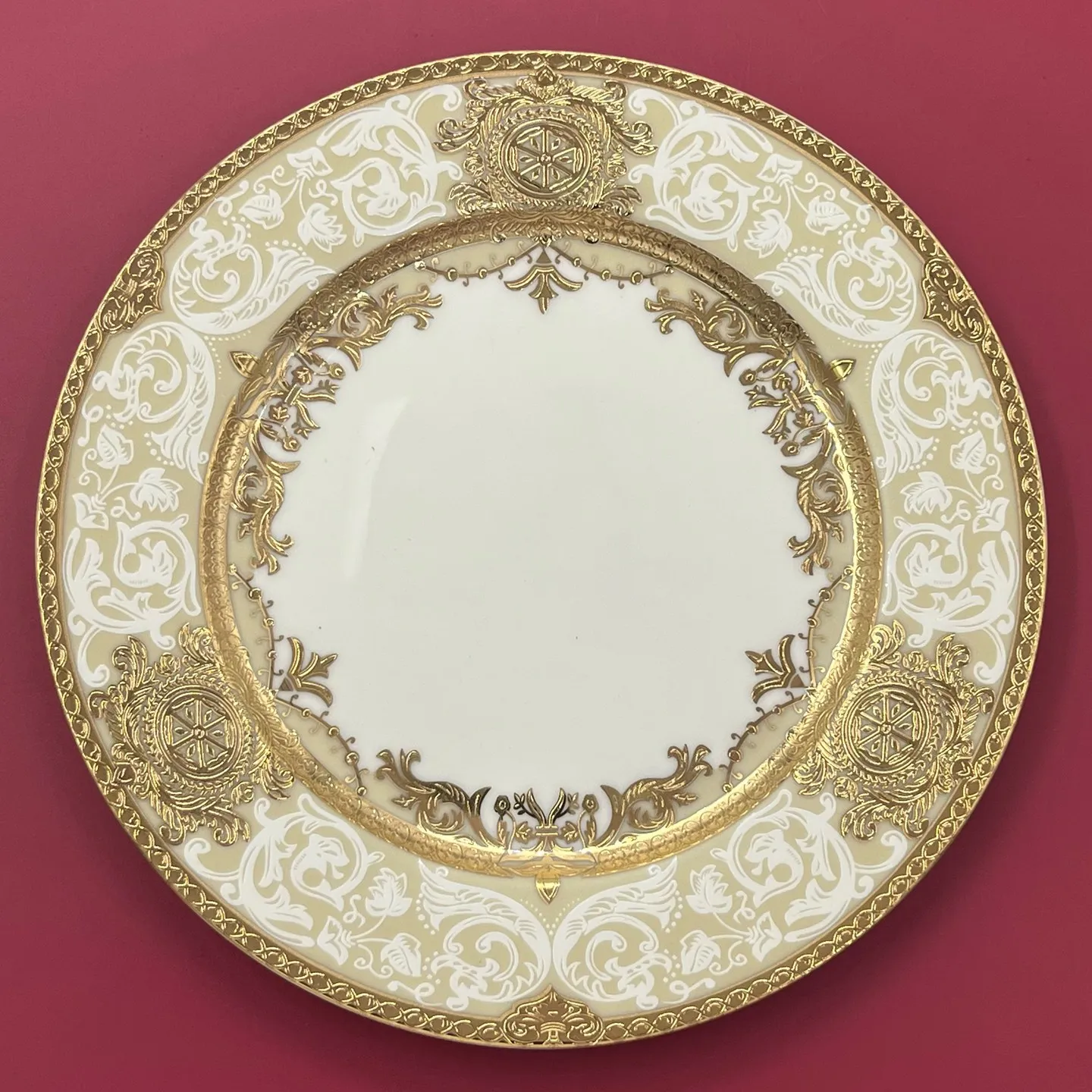 Bone china 8-inch light luxury relief genuine gold European luxury dining plate tableware bone plate small dish dessert plate