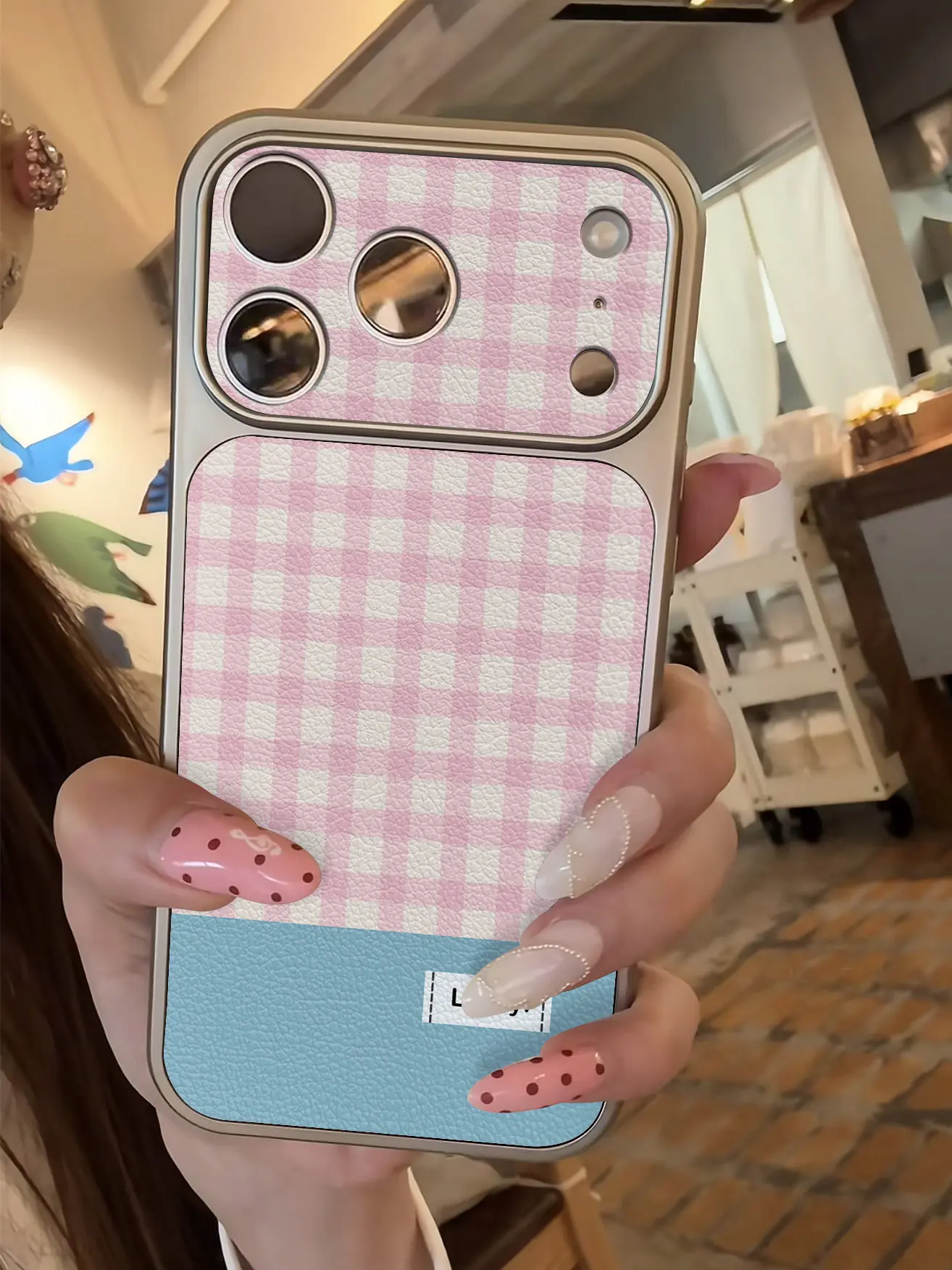 Luxuriöse, rosa gestreifte Handyhülle für iPhone 13 14 15 16 17 Pro Max 17Pro, stoßfeste Hülle mit Lederbezug und Beschichtung. – Detail 7
