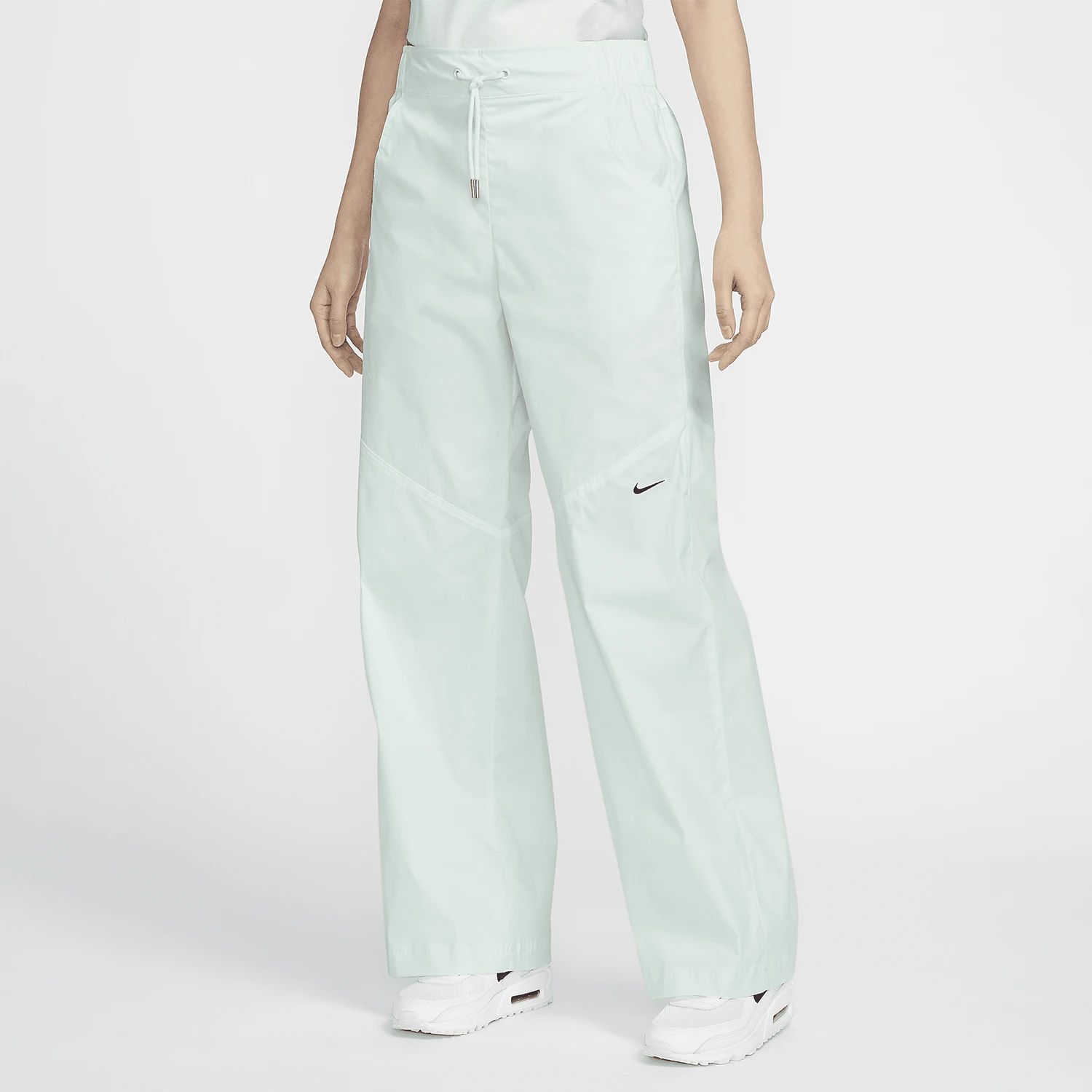 بنطال نسائي منسوج من Nike Sportswear Essential FB8285-394