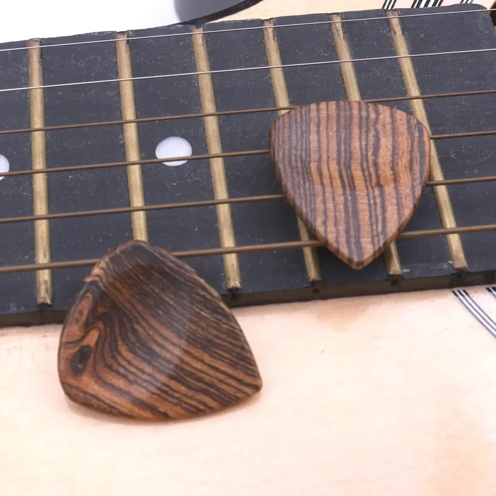 Wood Acoustic Guitar Picks Plectrums Red Black Sandalwood Rosewood Maple Olive Heart Shape Basses Parts Accessories Plectrums