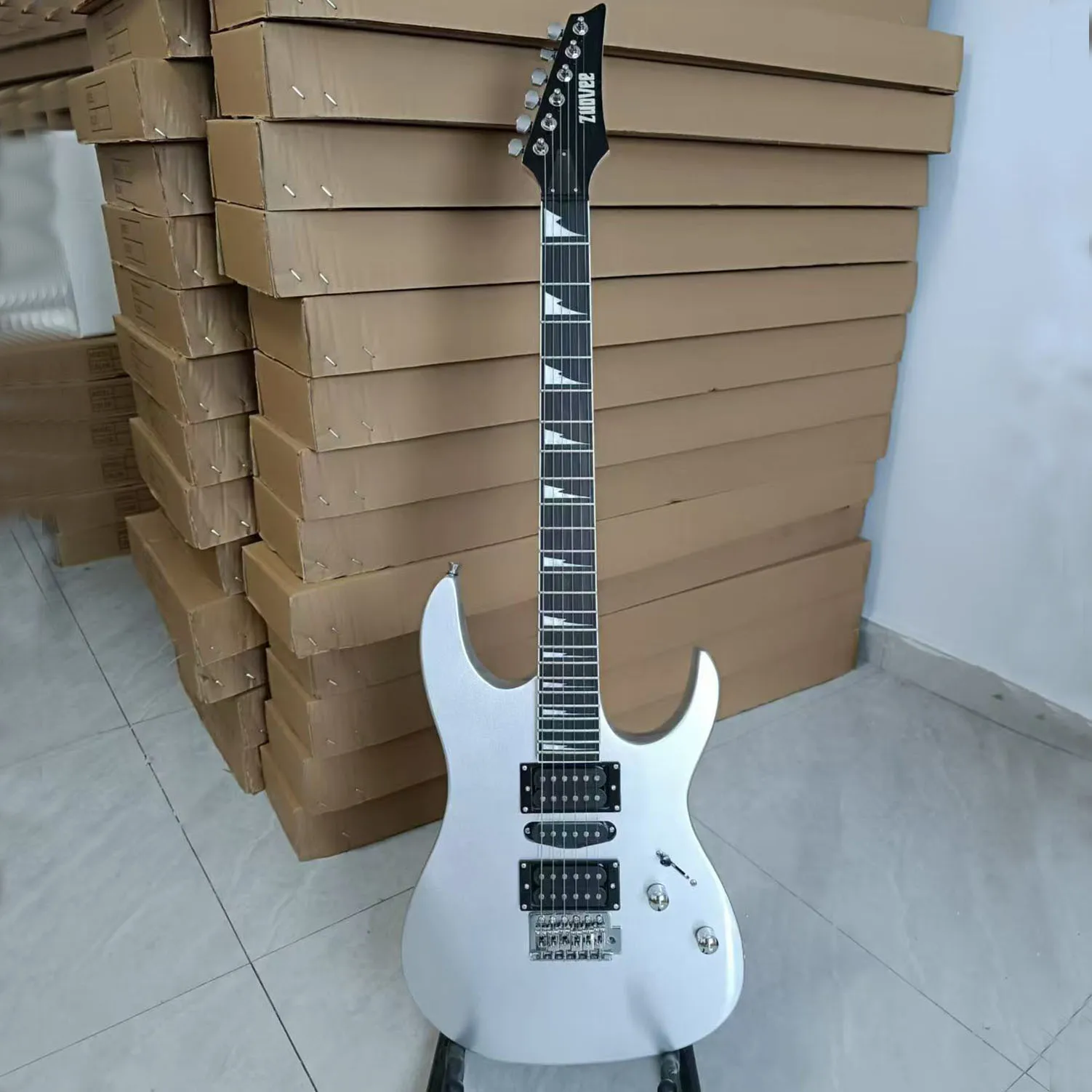 HSH Rhythm Pickup Electric Guitar, Silver Color, 6 String Guitar Factory, 24 Frets Basswood Body, Rosewood Neck, High Quality