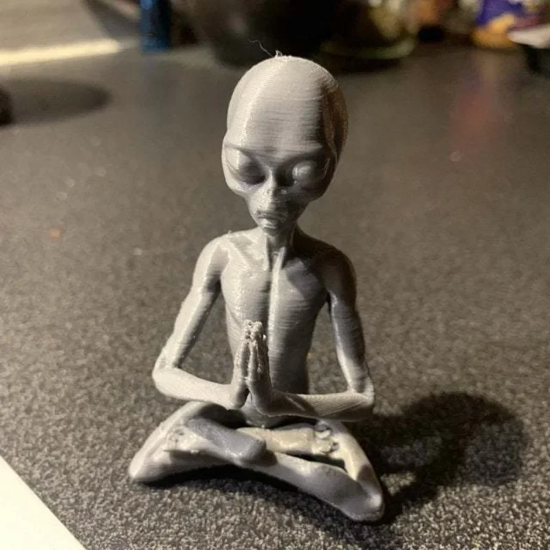 

Mini Meditation Alien Statue Resin Ornament Alien Garden Home Office Yard Art Decor For Indoor Outdoor
