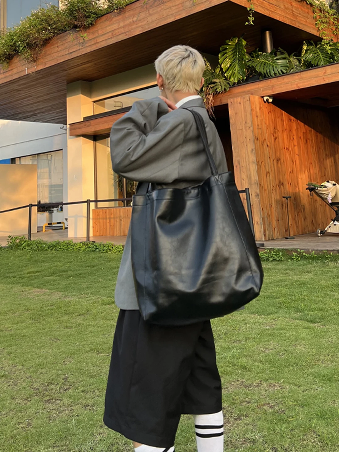 NIN Original Unisex Oil Wax Leather Hobo Tote Bag Fashionable Single Shoulder Backpack Casual Style Magnetic Buckle Closure