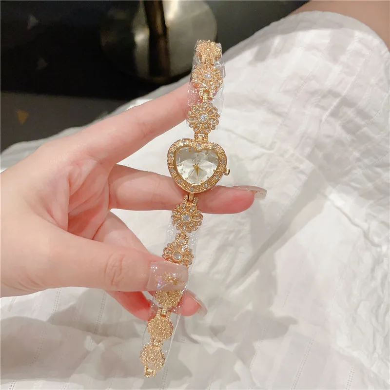 Women Quartz Watch Luxury Heart Dial Diamond Clock Vintage Heart Bracelet Style Diamond Gold Orologio Reloj Ladies Wristwatch