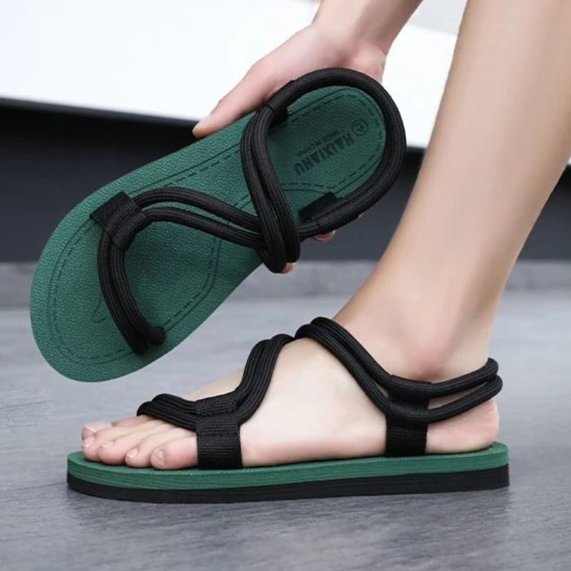 

Мягкие мужские сандалии на плоской подошве с открытым носком, уличные дышащие стильные дешевые жидкостные повседневные трендовые 2025 распродажа, мужская обувь для взрослых