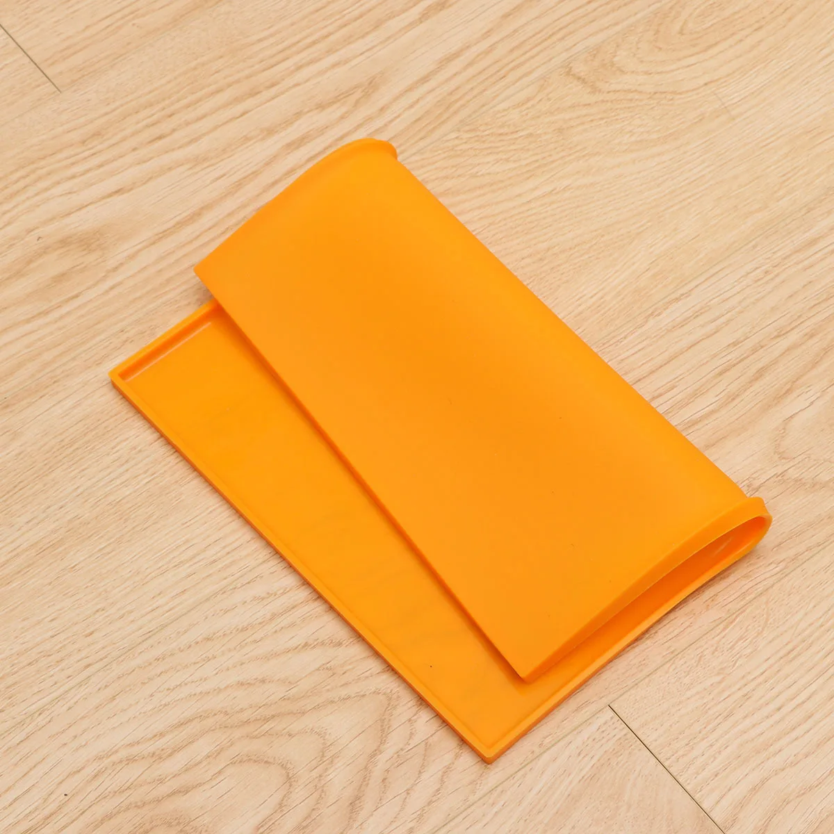 

Pet Feeding Mat for Dogs Cats 1 Piece Orange Silicone Waterproof Anti-Spill Food Pad Easy Clean Dishwasher Safe Non-Stick