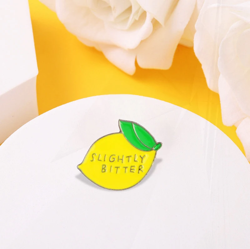 Anak-anak teman ikon buah pin lencana kancing Lapel pin untuk pakaian topi tas Lemon enamel pin sedikit pahit Pins hadiah untuk