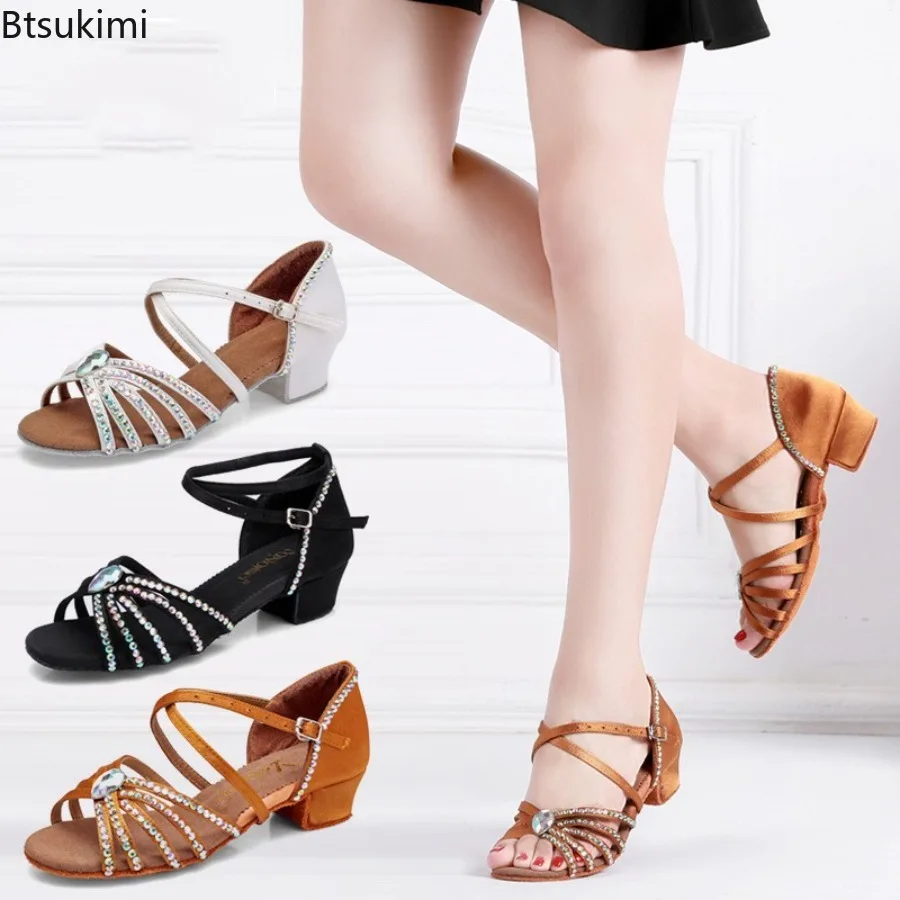 أحذية الرقص اللاتينية الماسية الجديدة للفتيات لعام 2025 بكعب منخفض أحذية الرقص الاحترافية للأطفال والكبار أحذية أداء المسرح