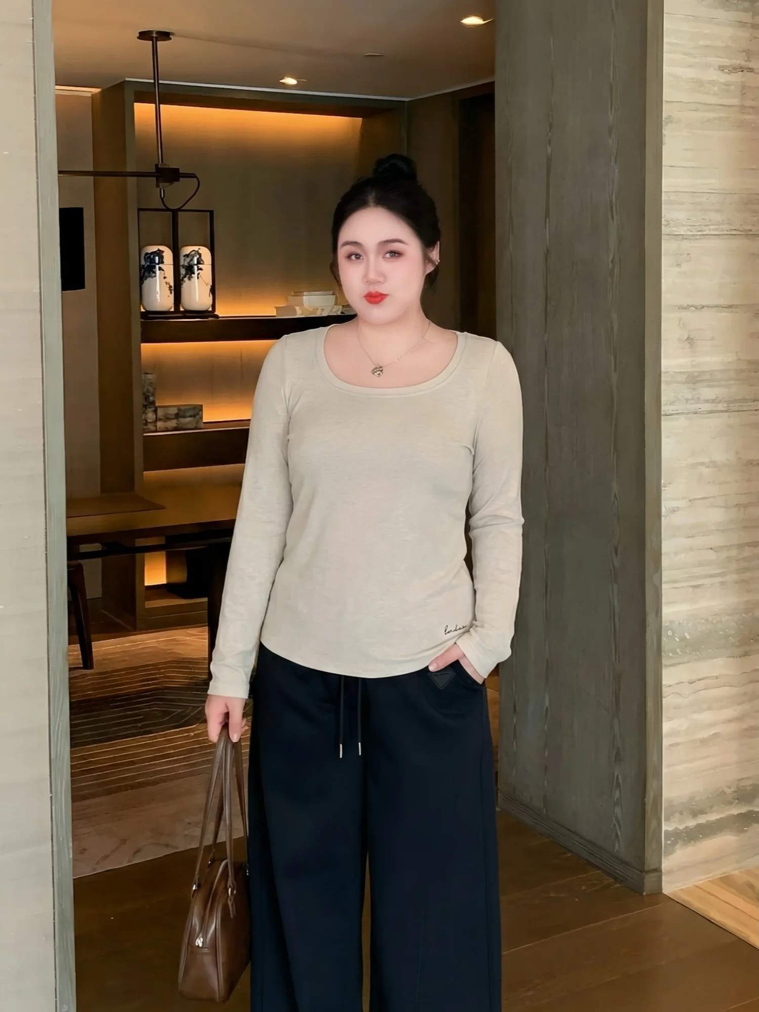 

Весенний женский трикотажный свитер большого размера с вышивкой, свободного кроя, с квадратным вырезом, универсальный топ в повседневном стиле