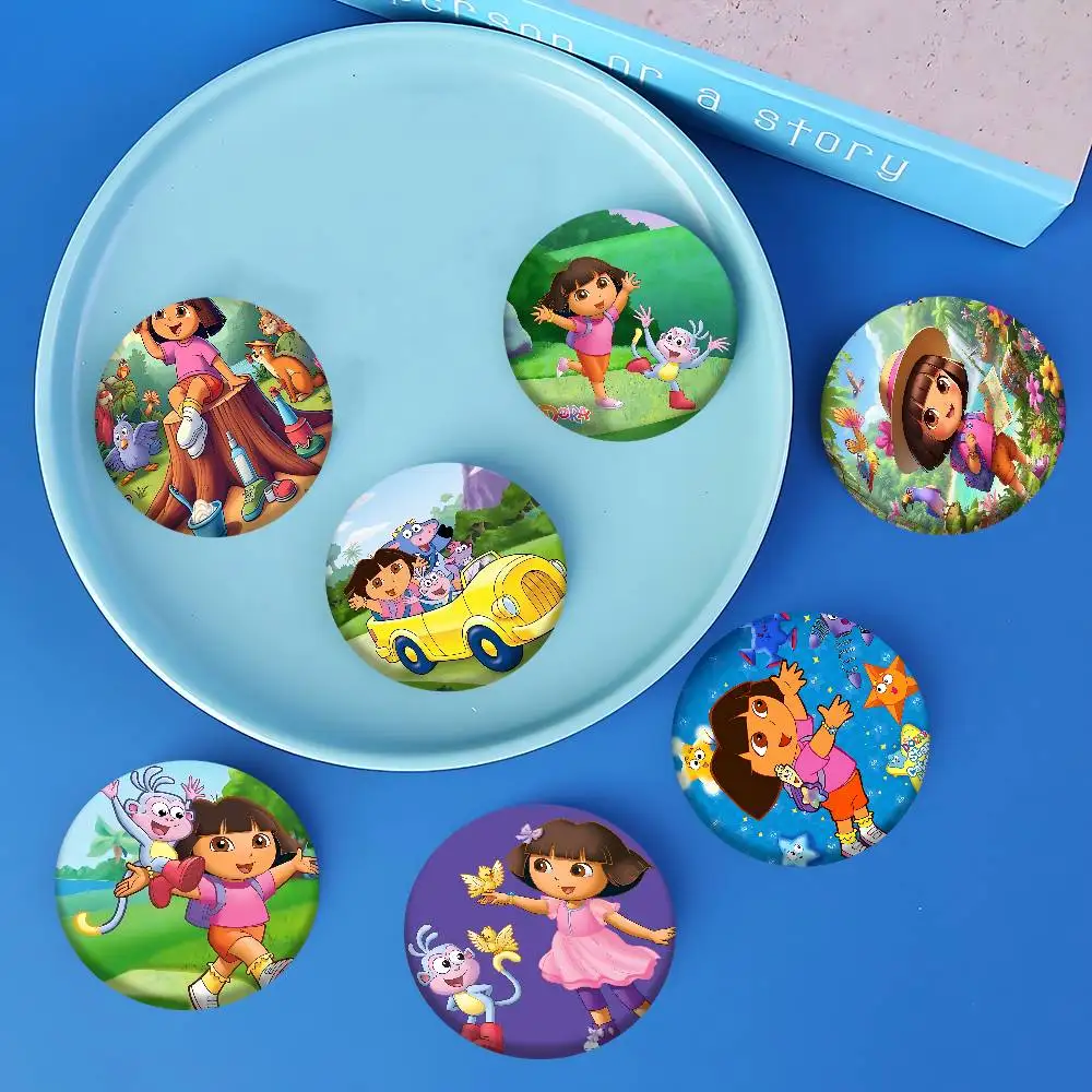 شارات كارتون دورا-the-Explorer 32/44/58 مللي متر دبابيس مستديرة دبابيس مصنوعة يدويًا لحقيبة الظهر إكسسوارات مجوهرات هدايا شارة إبداعية