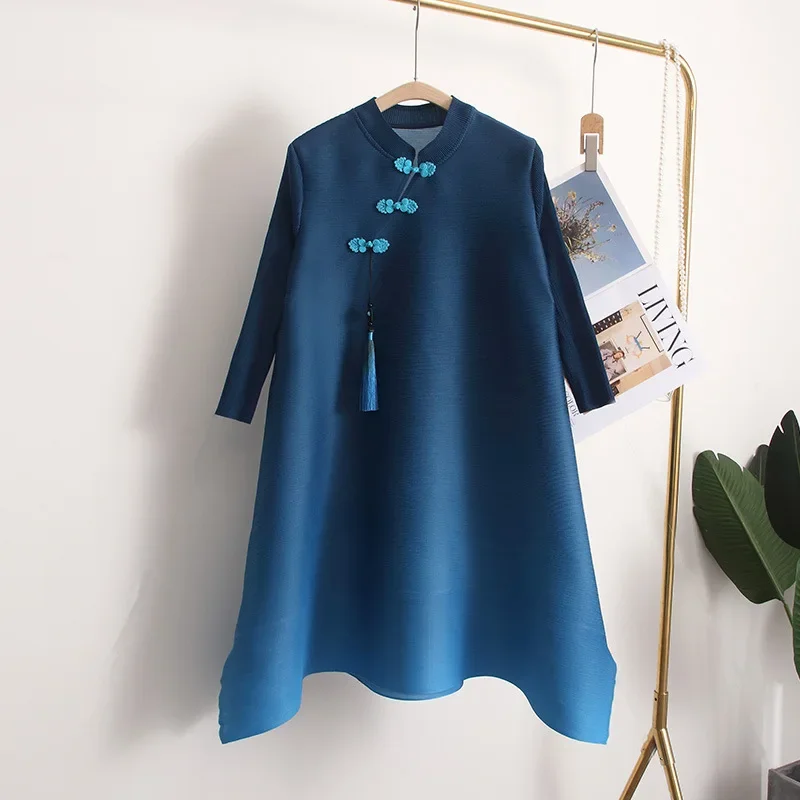 Miyake ชุดเดรสจับจีบสำหรับผู้หญิง, ชุดเดรสหลวมไซส์ใหญ่สบายคอปกตั้งไล่ระดับสีสไตล์ใหม่สำหรับฤดูร้อน2024