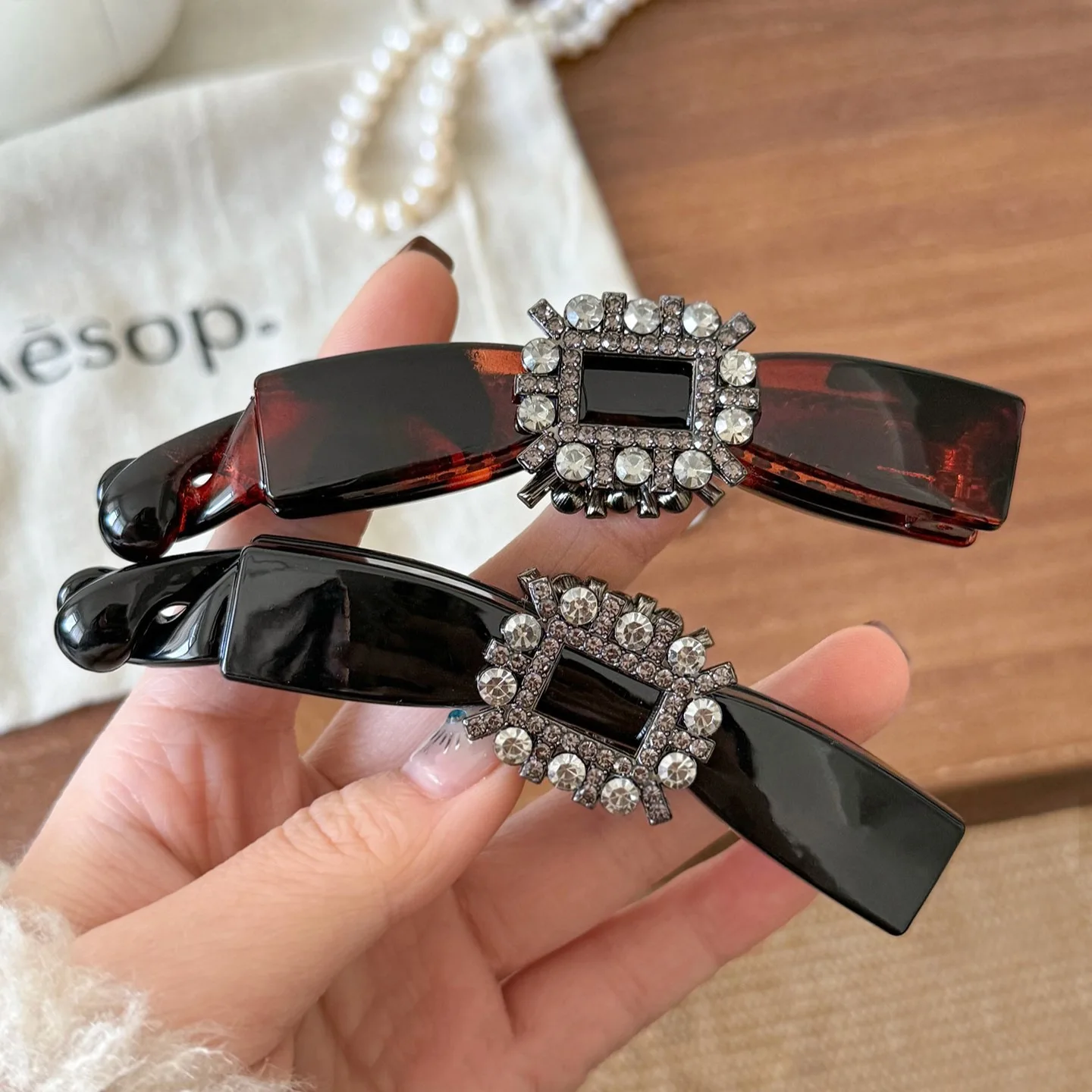 1pc Korean-style exquisite rhinestone banana hair clip for women, with gentle and elegant appearance, high-end twist hair clip