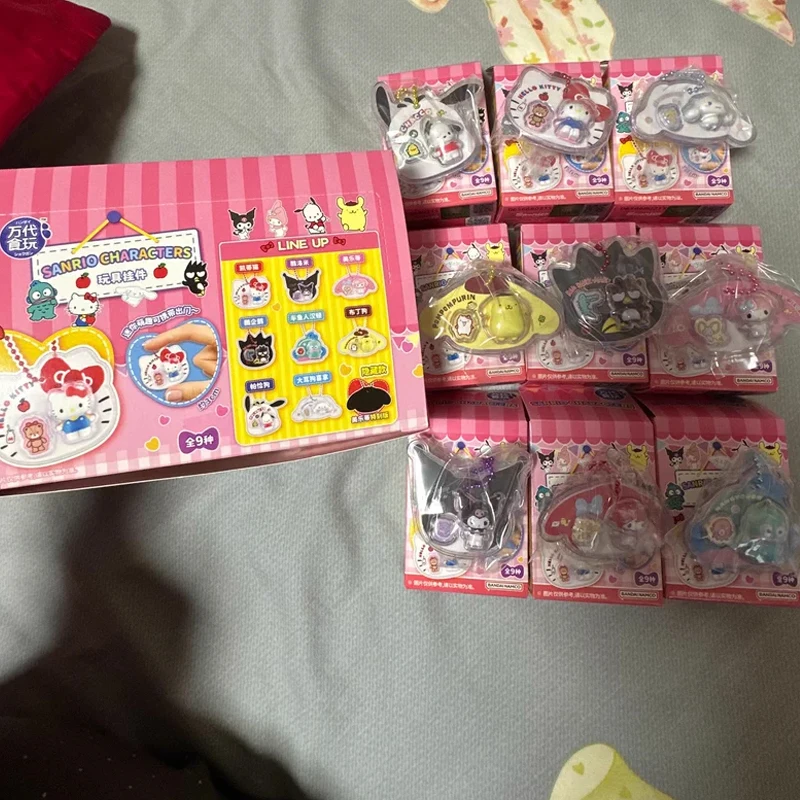 

Новые оригинальные брелоки-сюрпризы Bandai: Hello Kitty, Kuromi, Melody, Pompompurin, Pochacco, Cinnamoroll — мини-персонажи в подарочной коробке