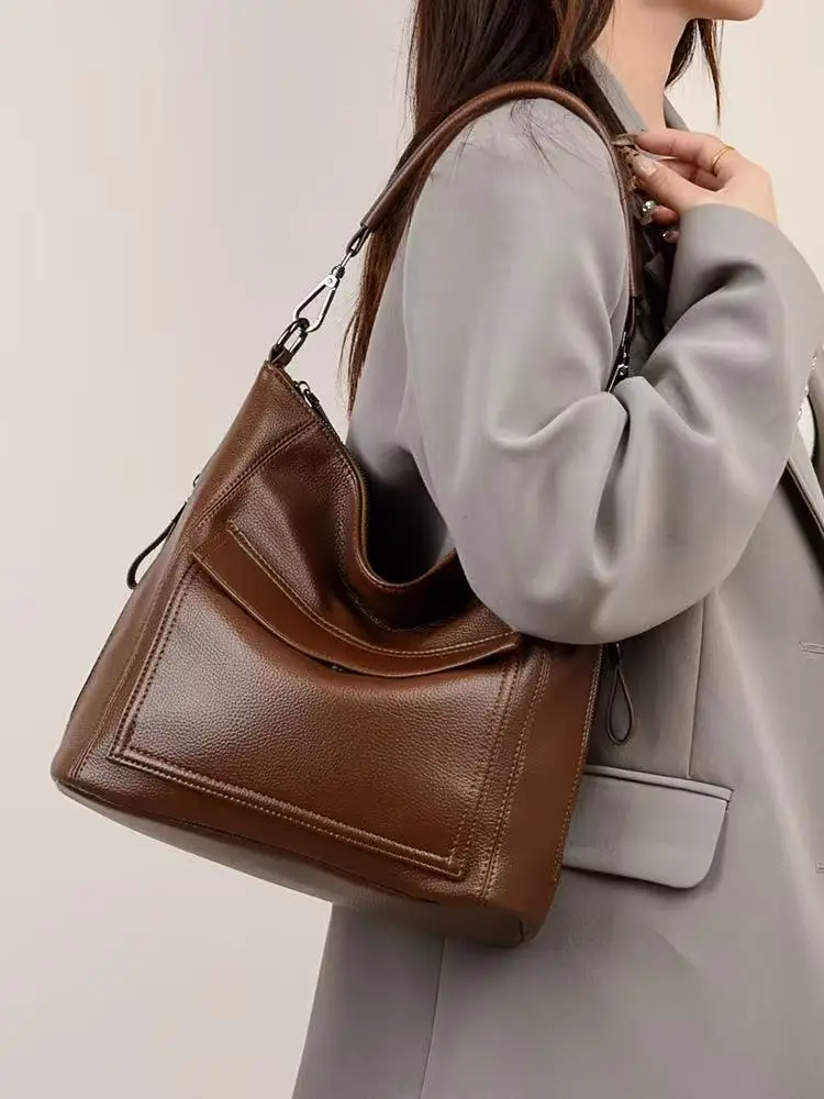 حقائب كتف ذات مقصورة داخلية ناعمة 2025 حقائب عالية الجودة بألوان متباينة للنساء حقائب يد نسائية بسحاب على الموضة H01