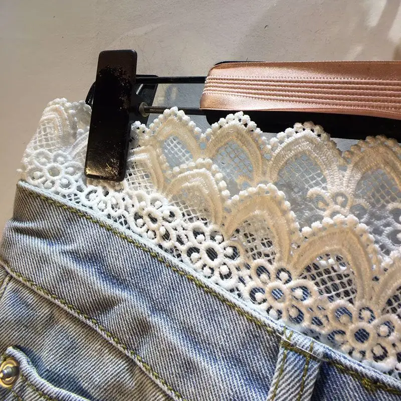 2026 Summer New Splicing Hook Lace High Waist Burr Denim Shorts Hot Pants Women