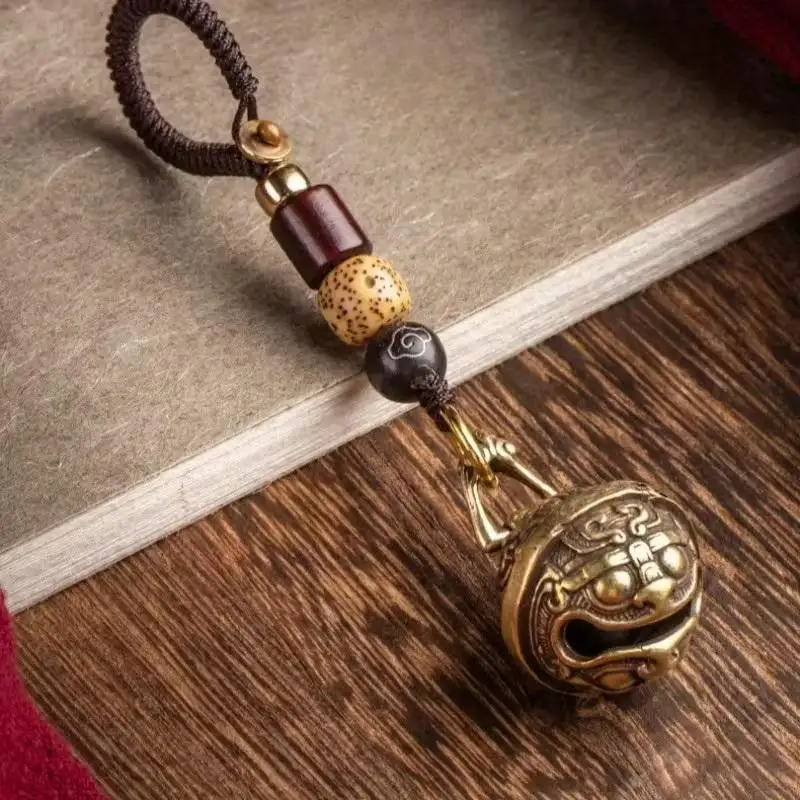 S 1PC Gluttonous Wind Chime Handmade Key Ring, Retro Alloy Bell Car Keychain Pendant, Creative Small Gift For Men And Women