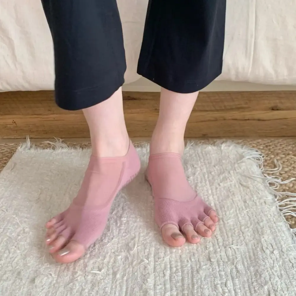 Non Slip Sole Yoga Socks Breathable Mesh Split Toe Design Open Toe Socks Comfortable Grip Socks Five Toe Socks Indoor Use