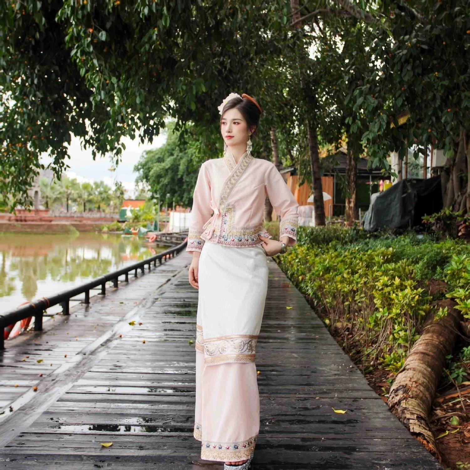 2024 new dai ethnic traditional garment embroidery fashionable romantic thailand clothing literature art temperament tea clothes