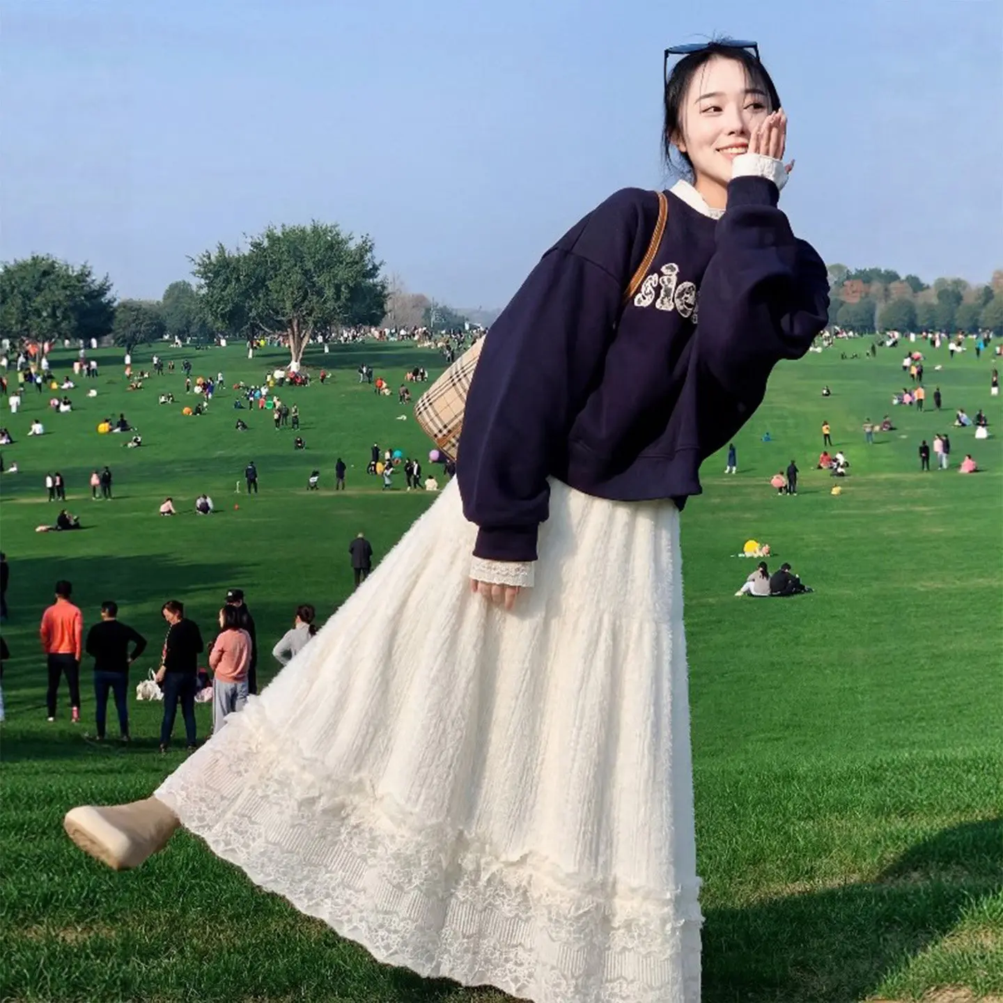 

White Lace Puffy Half Skirt Women's Autumn Winter Fleece High Waist A-Line Wide Hem Umbrella Skirt Mid-Length Cake Skirt