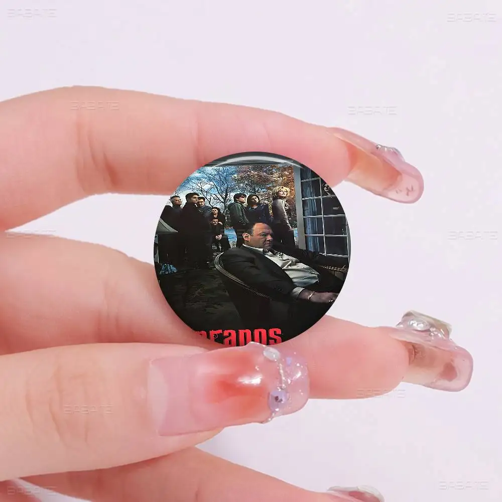 التلفزيون الكلاسيكي The Sopranos فيلم لينة زر دبوس مشرق مطبوعة أيقونة هدية للأصدقاء شارة طوق بروش التلبيب دبوس معدني