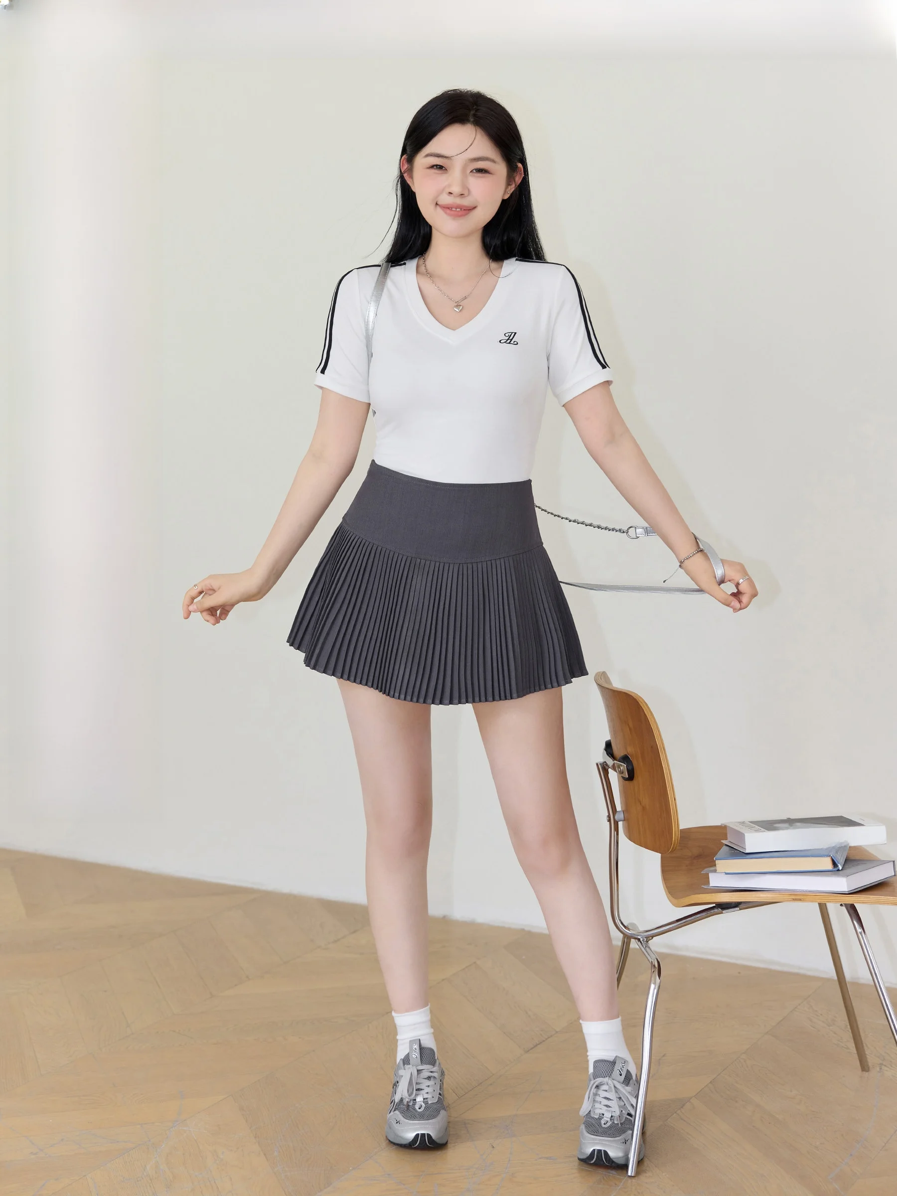 

Юбка А-силуэта Juu Workshop "Chilly Stars" больших размеров с плиссировкой и утягивающим эффектом на талии для миниатюрных женщин в студенческом стиле