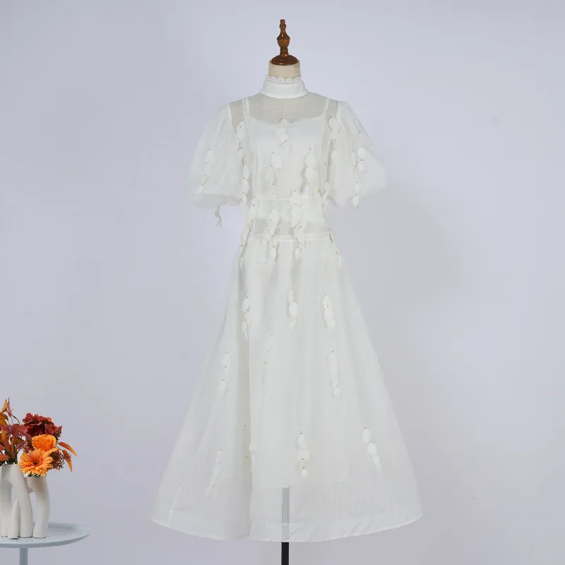 Ensemble t-shirt en dentelle florale, col montant, haut de couleur Pure avec jupe pivotante à hanches larges et jupe de corps à bretelles