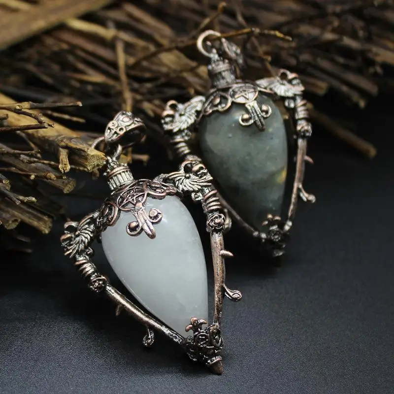 

Vintage Medieval Retro-Style Natural Stone Bottle Necklaces Feldspar Pendants Crystal Ornaments for Unique Fashion Accessory