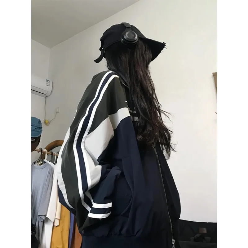 

Versatile Retro American Sle Men's Autumn Jaet Striped Spor Couple's Windbreaker Coat Loose Fit Color Blo Design