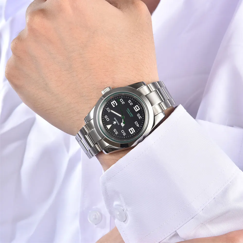 39 ミリメートルメンズ腕時計 NH35 自動機械式ムーブメントサファイアガラスステンレススチールストラップビジネスカスタム腕時計