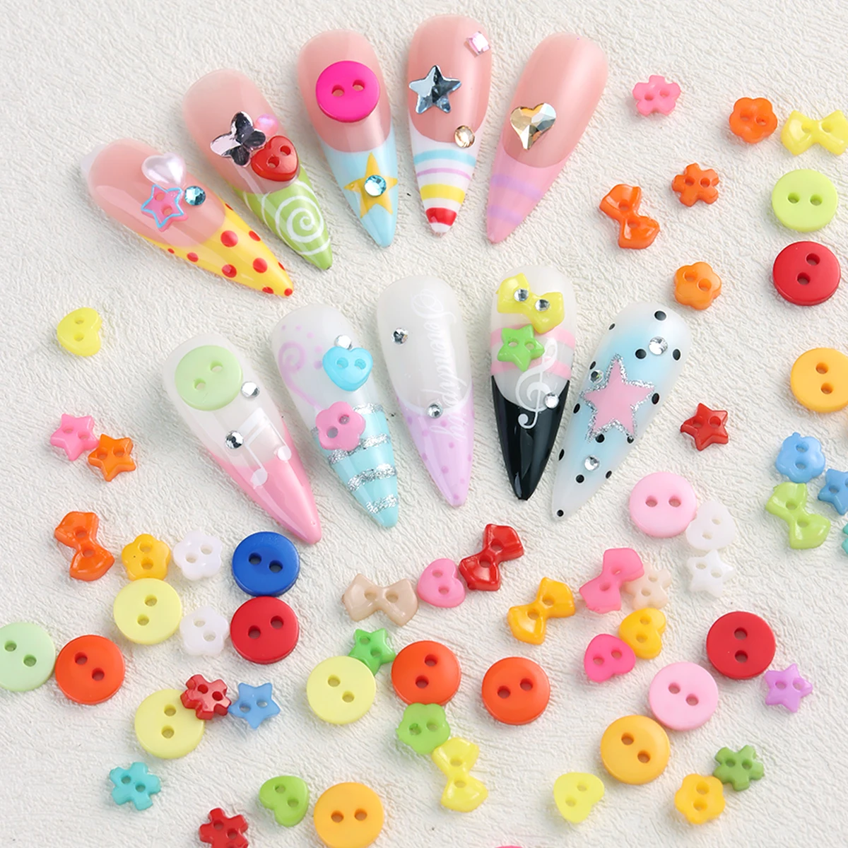 Niedliche Mini-Knopf-Nagelcharms in verschiedenen Farben, Stern-, Blumen-, Schleifen- und runde Harz-Nageldekorationen, 3D Kawaii kleine Knöpfe Nagelkunst-Ornamente – Detail 6